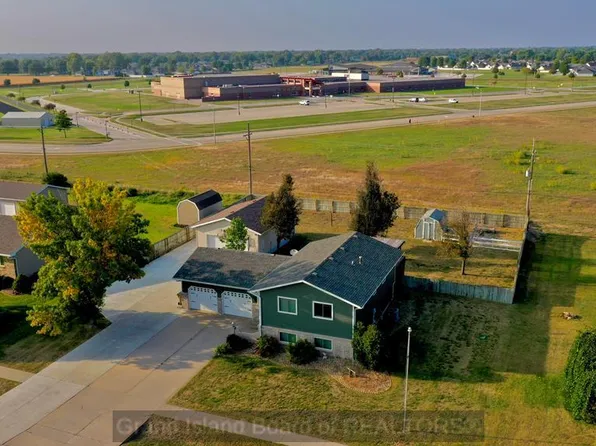 4134 Driftwood Dr, Grand Island, NE 68803