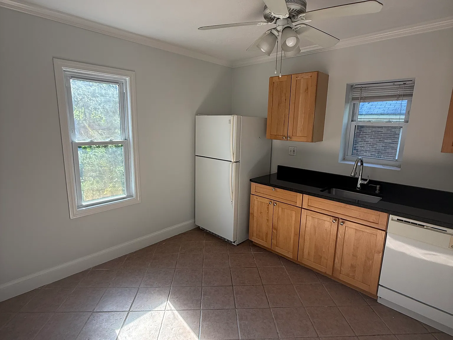 2 bed, 700 sqft, $2,500 — Photo 2