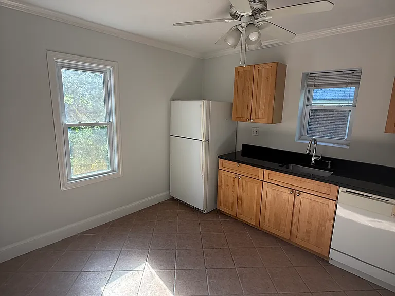 373 Lexington St #2 — Photo 4