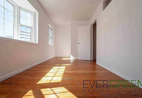 2nd image of 173 Hart St #2A