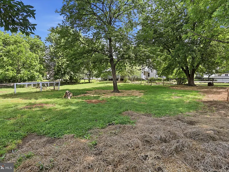 8606 Yellow Springs Rd — Photo 28