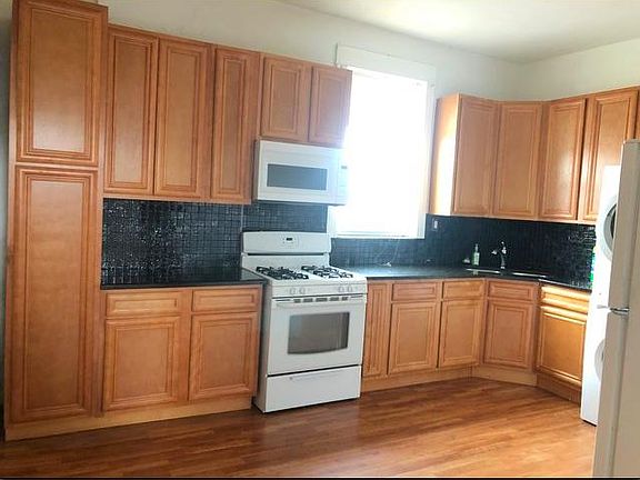 3rd image of 3268 W Fullerton Ave
