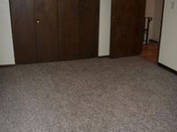 5th image of 926 Breezewood Cir