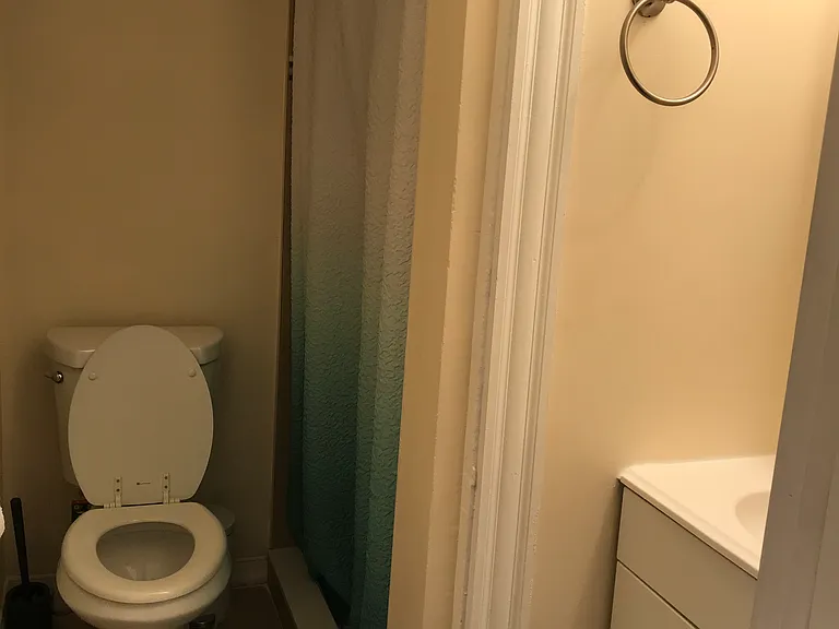 304 S Pacific Ave #1B — Photo 4