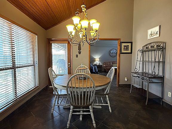 5th image of 32 Stonegate Dr