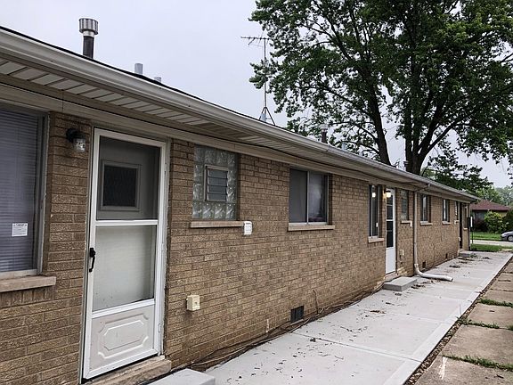 3rd image of 374 Greenbay Ave