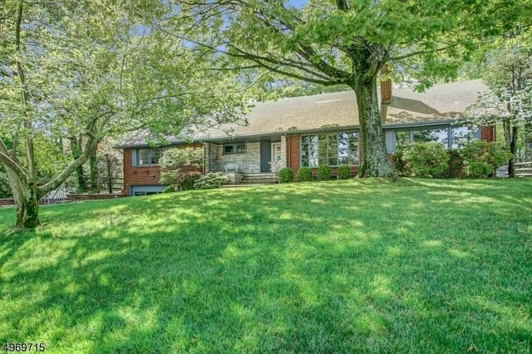 1st image of 179 Crestwood Dr