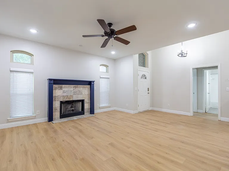 1803 Fern Ct — Photo 4