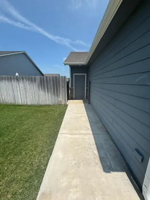 3 bed, 1225 sqft, $1,650 — Photo 3