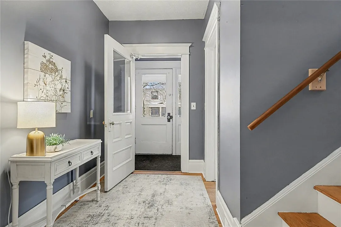 2 bed, 1.0 bath, 970 sqft, $1,595 — Photo 3