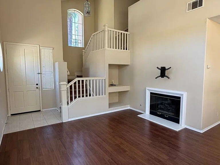 57 Del Ventura — Photo 3