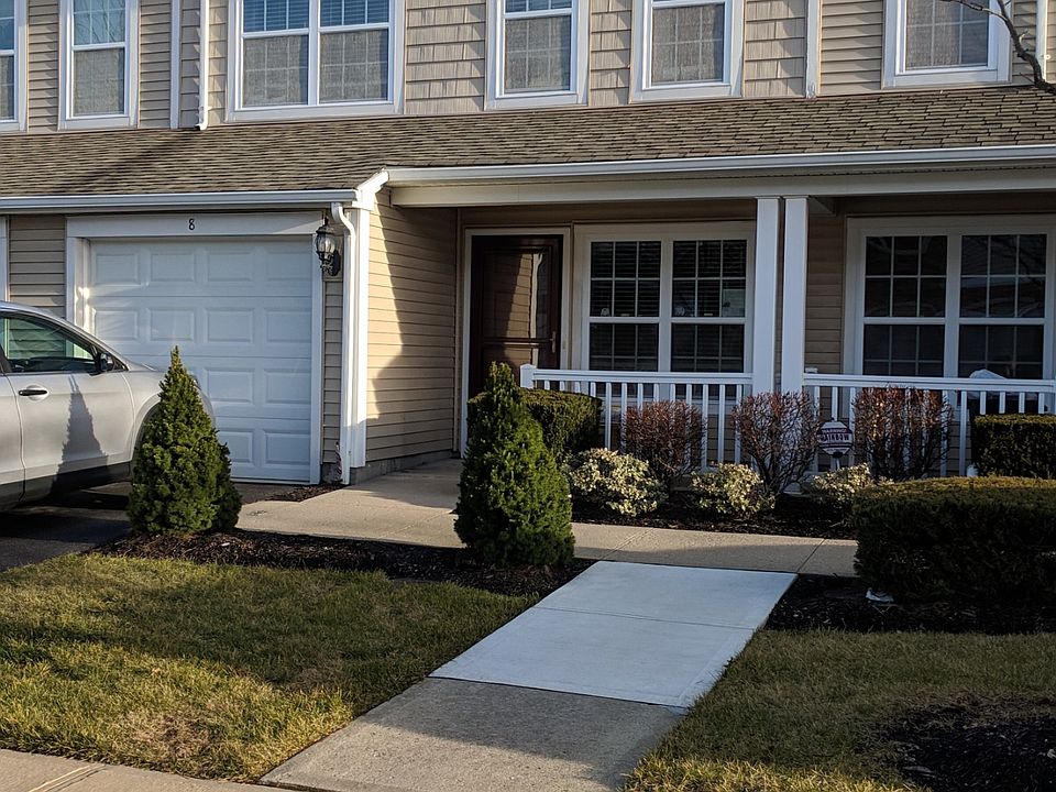 1st image of 8 Southampton Dr