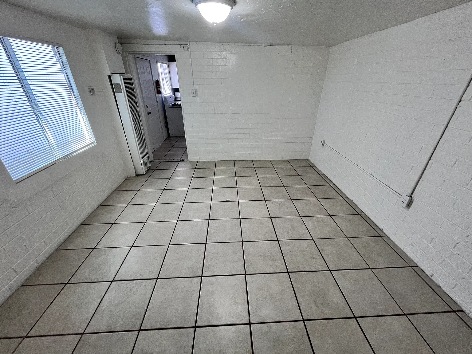 2 bed, 400 sqft, $1,075 — Photo 2