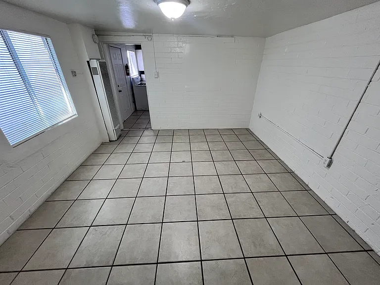 423 E 32nd St #F — Photo 2