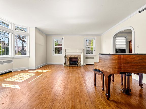 5th image of 146 Irving Pl