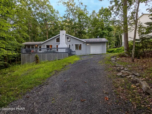 213 Saint Andrews Dr, Bushkill, PA 18324