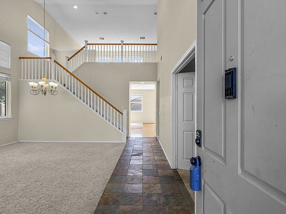 4th image of 42302 Sunnyslope Dr
