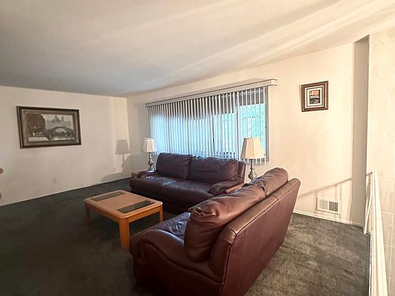 4th image of 191 Greaves Ave