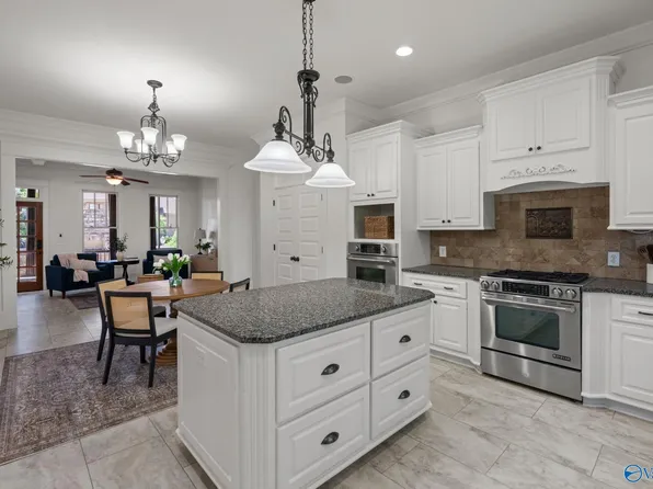 31 Lake Forest Blvd SW, Huntsville, AL 35824