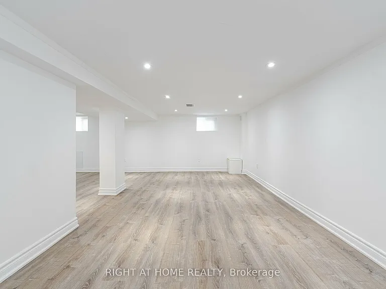 154 Martin Grove Rd — Photo 28