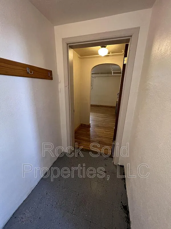 1 bed, 1.0 bath, 875 sqft, $1,350 — Photo 3