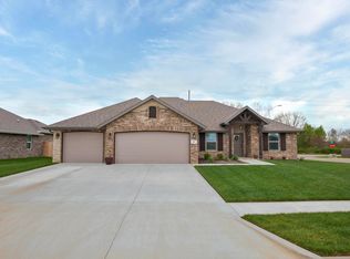 6067 S Crescent Rd, Battlefield, MO 65619