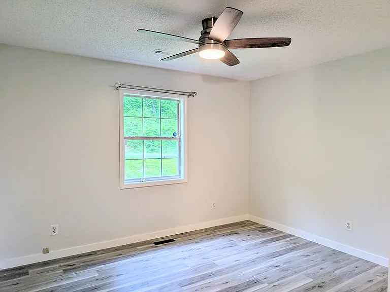 130 Hillside Dr — Photo 24