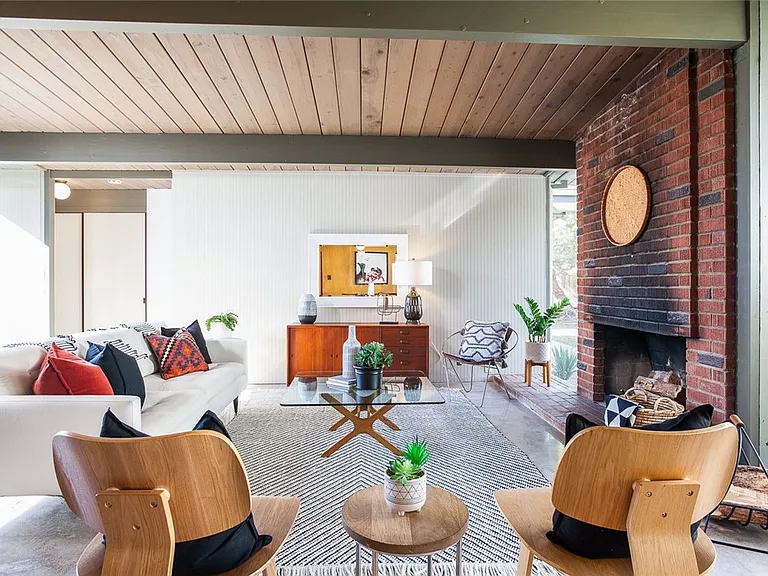 1131 N Encanto St — Photo 3