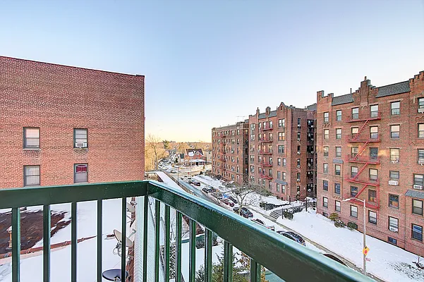 Sold by Landmarc Group | media 46