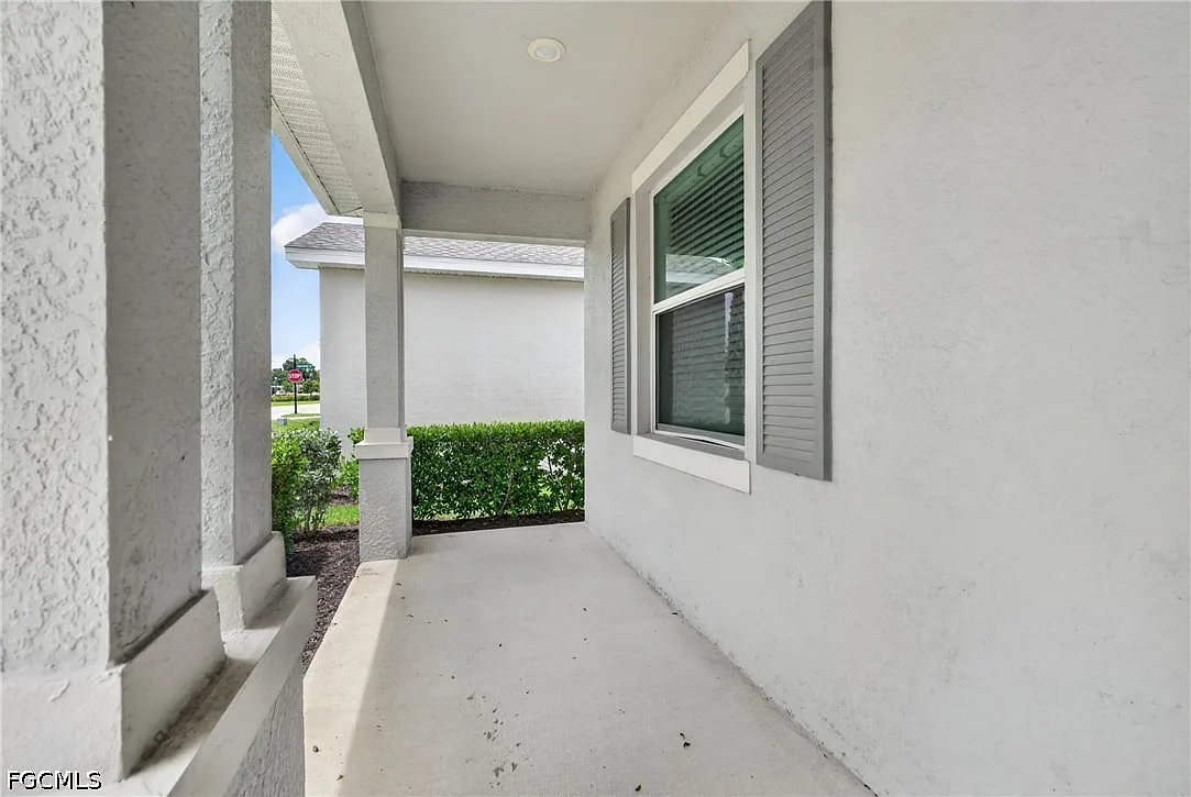 3 bed, 3.0 bath, 1852 sqft, $2,400 — Photo 2