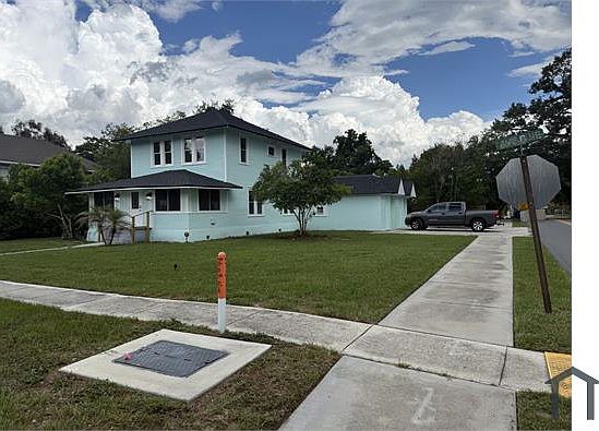 2nd image of 304 Avenue B NE