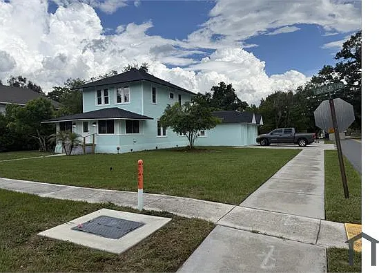 304 Avenue B NE — Photo 2