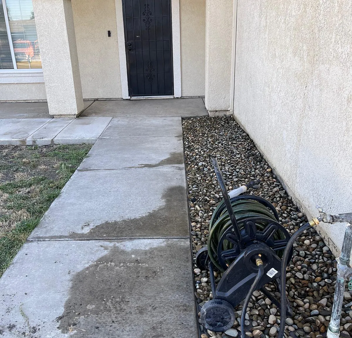4 bed, 2168 sqft, $3,200 — Photo 2
