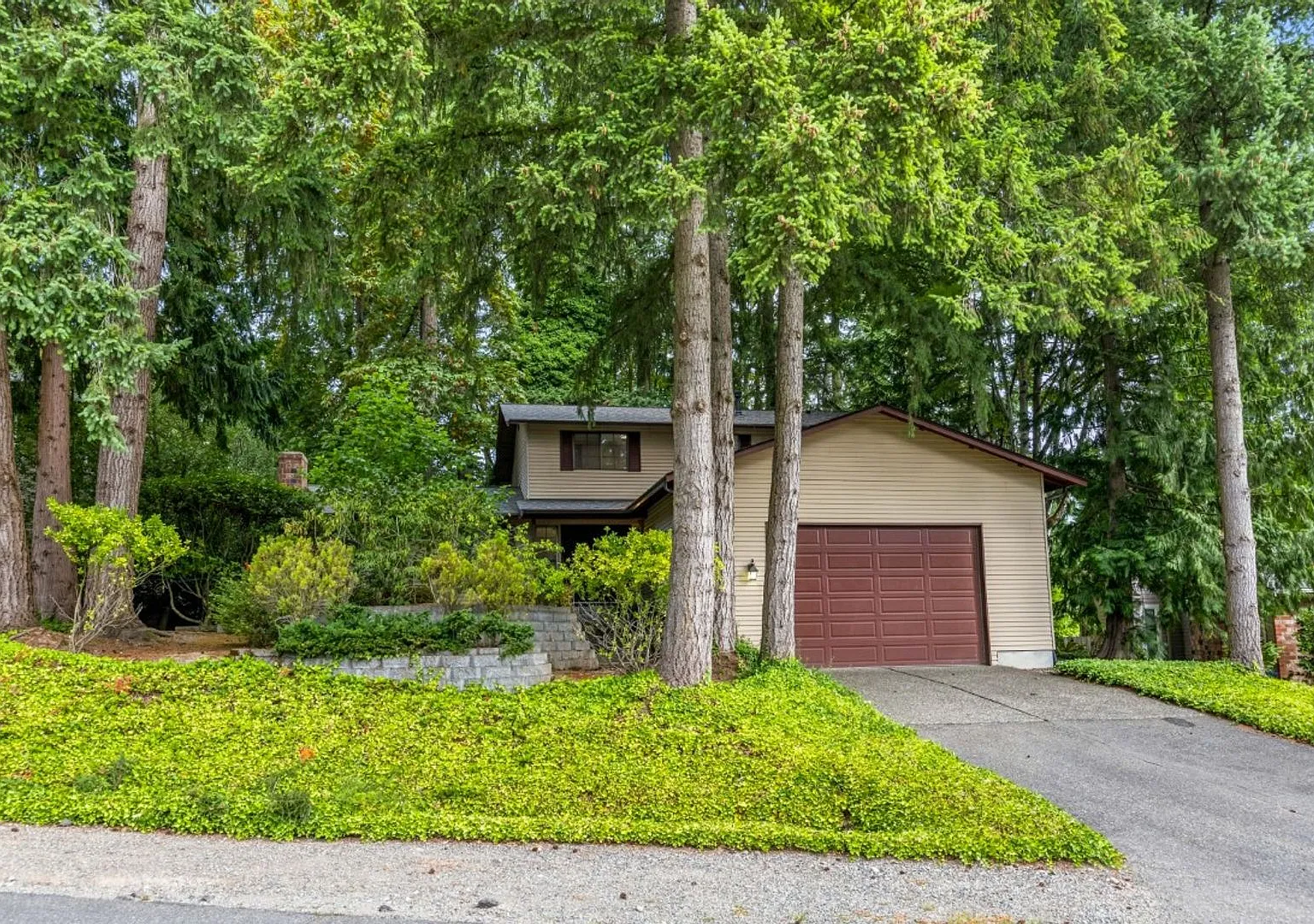 4Bd/2.5Ba Bothell Home — Photo 1