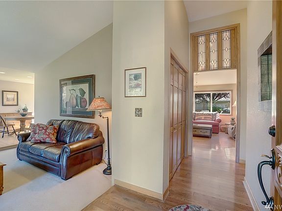 4th image of 532 Meadow Dr SE