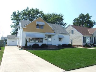 372 E 307th St, Willowick, OH, 44095