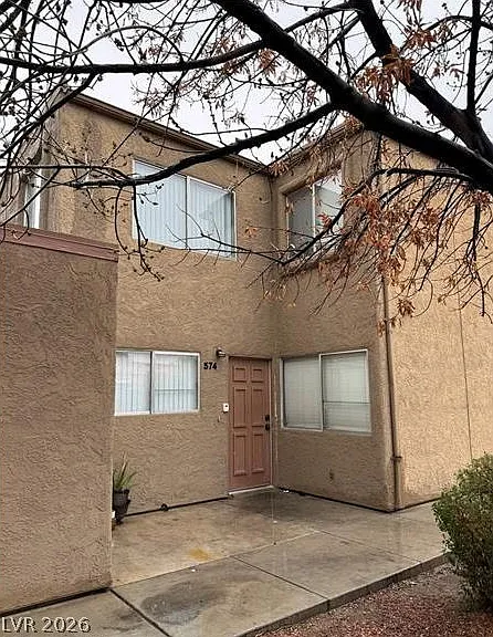 574 Roxella Ln #C — Photo 1