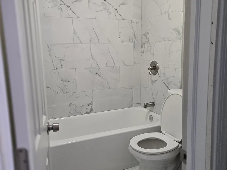 40 W Talbott St #1 — Photo 7