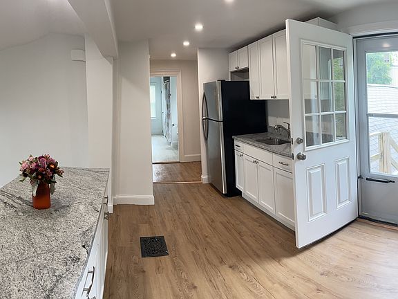 4th image of 46 Pearl St Floor 2
