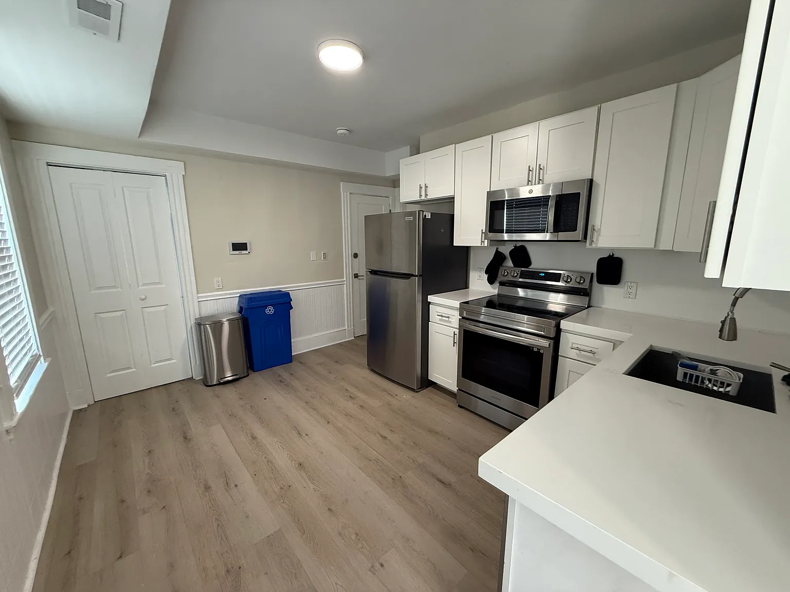 3 bed, 1300 sqft, $3,500 — Photo 3