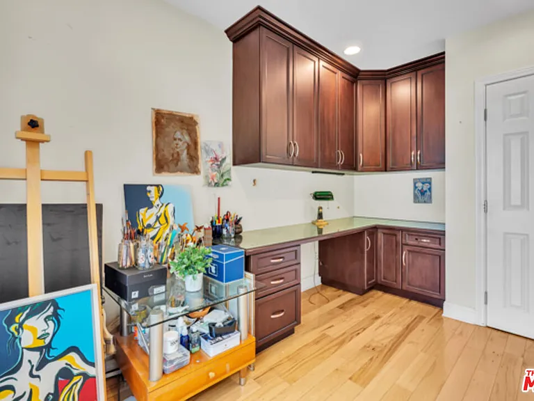 326 N Doheny Dr — Photo 23