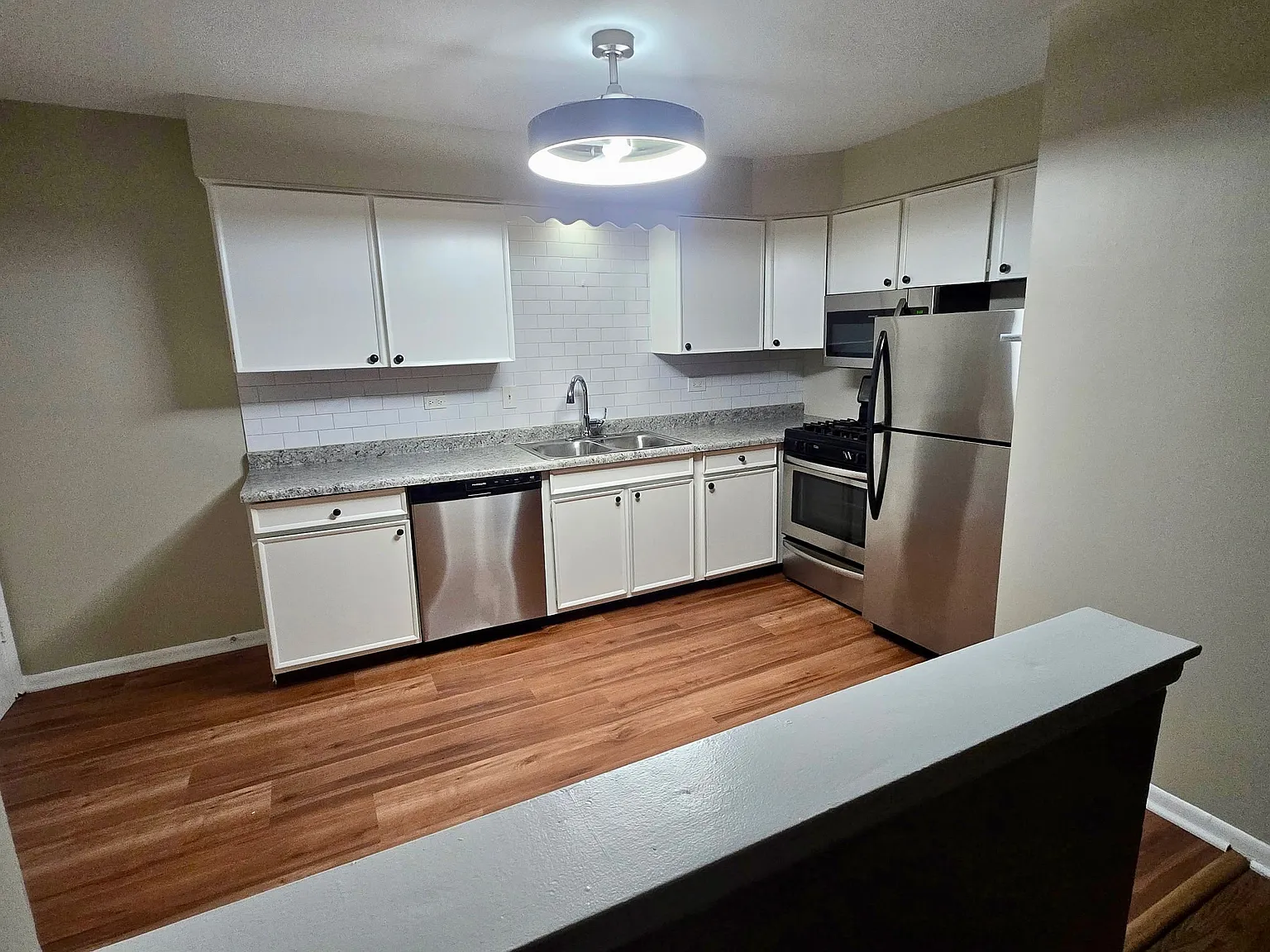 2 bed, 1025 sqft, $1,650 — Photo 3