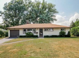 45 Garden Dr, Riverside, RI 02915