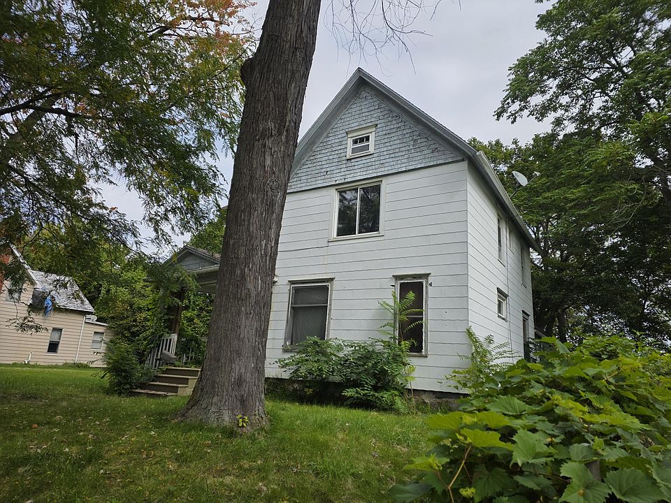 1st image of 943 Chittock Ave