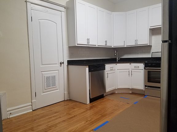 3rd image of 3339 N Lincoln Ave #3W