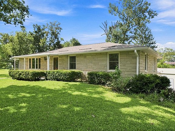 2nd image of 3675 NE Shadeland Rd