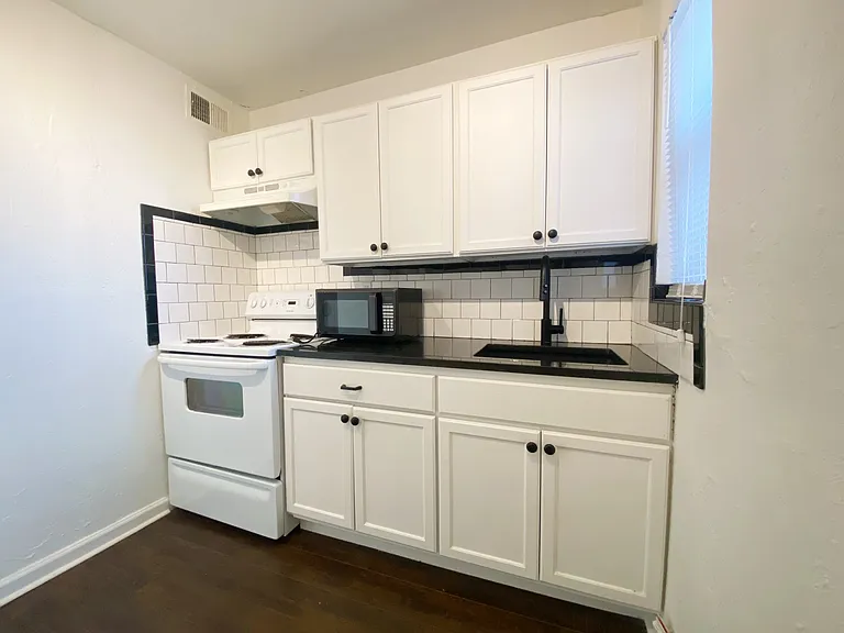 1714 N Lindsay Ave #4 — Photo 5