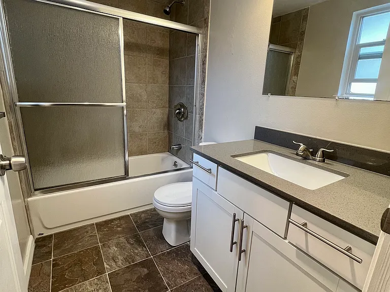 718 N 4th St #8 — Photo 3