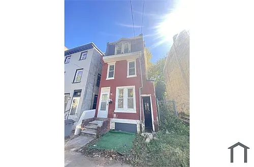280 E Bringhurst St Photo 1