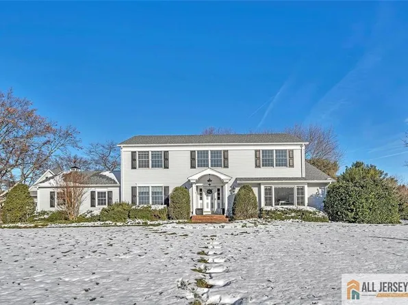 1 Hardley Dr, Cranbury, NJ 08512